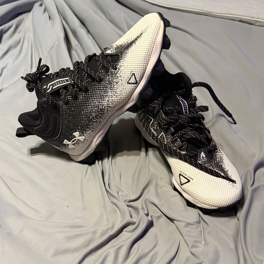 Under Armour Monochrome Athletic Football Cleats
